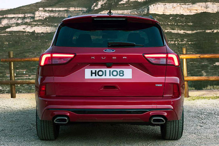 Kuga Hybrid tự sạc điện cũng sử dụng một động cơ xăng 4 xi-lanh dung tích 2.5 lít cùng với một mô-tơ điện và cụm pin lithi-ion nhưng Ford lại chưa tiết lộ con số công suất cụ thể, bởi đến năm 2020 nó mới gia nhập dòng sản phẩm. Kuga Hybrid sẽ có cả phiên bản hệ dẫn động bánh trước và 4 bánh AWD.