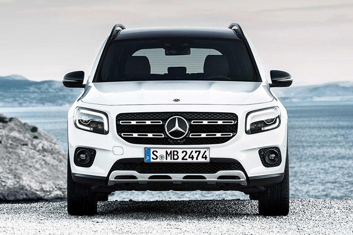 Giá bán Mercedes-Benz GLB 2020 bản 200 và 250 4MATIC là 37.746 Eur và 44.857 Eur (khoảng 983,6 triệu đồng và 1,168 tỷ đồng). Bốn bản động cơ dầu còn lại là 180d, 200d, 200d 4MATIC và 220d 4MATIC có giá dao động từ 37.770 Eur - 44.601 Eur (khoảng 982,4 triệu - 1,162 tỷ đồng).