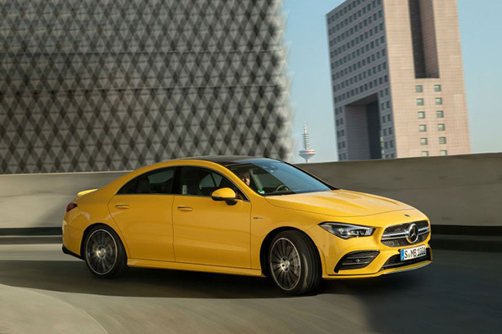 Tương tự những người anh em trong gia đình xe hiệu năng cao Mercedes-AMG, CLA 35 2019 cũng được trang bị hệ thống lái (AMG Dynamic Select) và hệ thống treo thể thao thích ứng AMG Ride Control tiêu chuẩn. Mercedes-AMG CLA 35 4Matic sẽ ra mắt tại triển lãm ôtô quốc tế New York Auto Show 2019 vào ngày 16/4 tới trước khi chính thức mở bán tại thị trường châu Âu vào cuối tháng 4/2019.