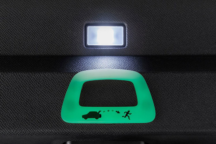 Để xử lý trọng lượng tăng thêm, một hệ thống treo nâng cấp đã được lắp đặt, cũng như hệ thống phanh cải thiện. Volvo không nói rõ rằng họ có tăng cường cả động cơ hay không. Trong khi bản thân chiếc xe vẫn được chế tạo bởi họ, các phần trang bị bọc thép đã được thực hiện bởi công ty chuyên môn Trasco của Đức.