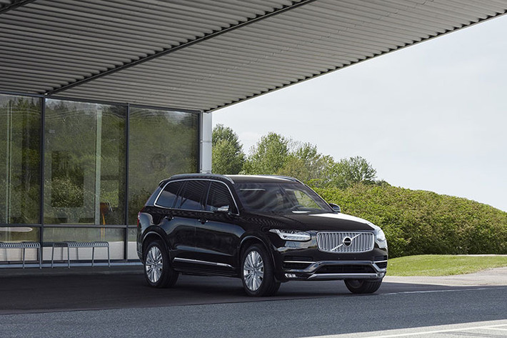 Bên cạnh mẫu XC90 nặng nề, một biến bản nhẹ hơn cũng sẽ được sản xuất và để bán từ nửa đầu năm 2020 cùng với XC60 bọc giáp. Dù cho khách hàng có lựa chọn mẫu xe nào, Volvo hứa hẹn rằng không ai biết được xe có bọc thép, bởi phần trang bị bổ sung “được lắp đặt rất tinh vi.”