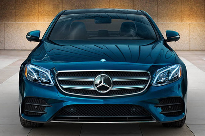 Dự kiến E350 2019 cũng sẽ chính thức được ra mắt khách hàng Việt sau Tết Kỷ Hợi. Được biết, E350 mới sẽ được trang bị động cơ tăng áp 2.0 lít 4 xi-lanh kết hợp cùng một động cơ điện EQ Boost 48V tương tự C-Class 2019 cho tổng công suất 299 mã lực và mô-men xoắn 400Nm. Xe dùng hộp số tự động 9 cấp 9G-Tronic Plus.