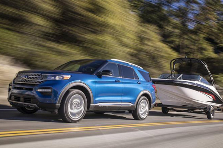 Trong danh sách những mẫu xe đáng mong đợi nhất có thể cập bến trong năm 2019 thì không thể nào bỏ qua được Ford Explorer. Đây là mẫu SUV full-size tầm trung được khá nhiều người tiêu dùng Việt săn đón. Nó được ví như một chiếc Range Rover giá rẻ cho những ai yêu thích sự rộng rãi, sang trọng và khả năng vận hành ổn định.