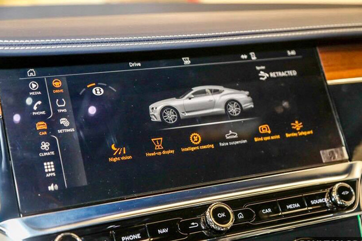 Về thông số kĩ thuật, xe được trang bị khối động cơ xăng tăng áp kép W12, dung tích 6.0l, sản sinh công suất 626 mã lực và mô-men xoắn cực đại 900Nm. Đi kèm là hộp số tự động ly hợp kép 8 cấp và hệ thống dẫn động bốn bánh toàn thời gian. Nhờ kết cấu khung làm bằng chất liệu nhôm siêu nhẹ, xe có thể tăng tốc từ 0 - 100 km/h trong 3,7 giây, trước khi đạt độ tối đa 333 km/h.