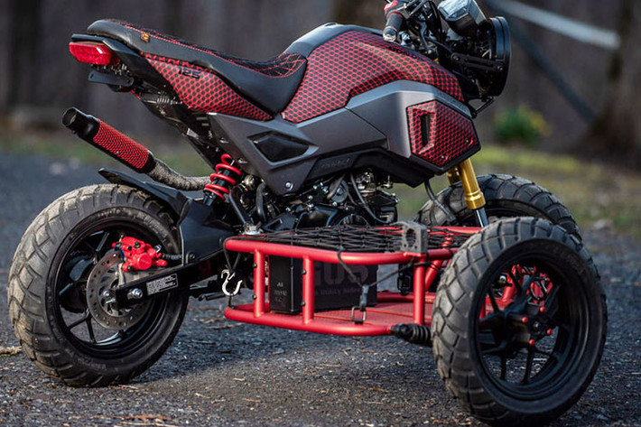 Các chi tiết như tay nắm, ghế ngồi và hộp chứa đồ có thể tháo lắp dễ dàng để biến thuyền xe thành "khoang hành lý" siêu rộng và chuyên biệt.