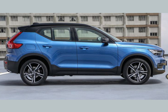 Được xây dựng trên nền tảng dành cho dòng SUV cỡ nhỏ “CMA” của công ty mẹ Geely, XC40 có số đo chiều cao và khoảng sáng gầm đáng mơ ước với các mẫu xe cùng phân khúc. Dù có nhiều chi tiết được “kế thừa” từ những người anh em trong đại gia đình nhưng XC40 vẫn để lại dấn ấn hoàn toàn khác biệt.