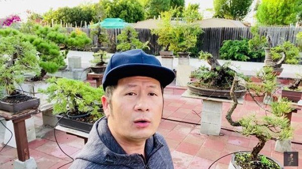 Ngoài ra, Bằng Kiều cũng sở hữu vườn bonsai tiền tỷ với đủ loại và kích thước khác nhau. Nguồn ảnh: FBNV