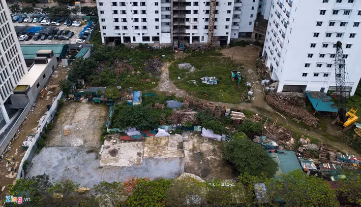 Hiện nay, phần lớn dự án gần như đã hoàn thiện phần thô, hệ thống cửa sổ, lan can cơ bản đã được xây lắp, tuy nhiên rất nhiều hạng mục khác cần được hoàn thiện.