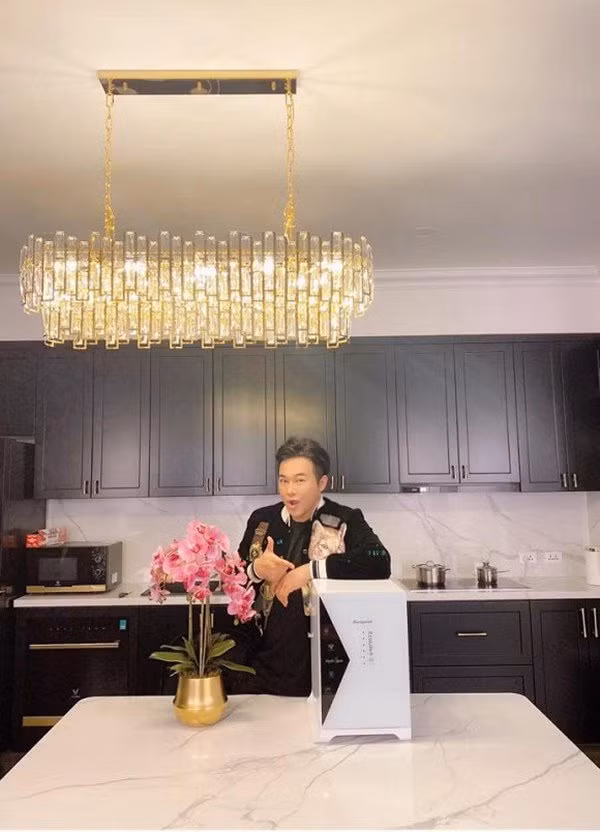 Hai gam màu tương phản trắng - đen hiện ra rõ nét.