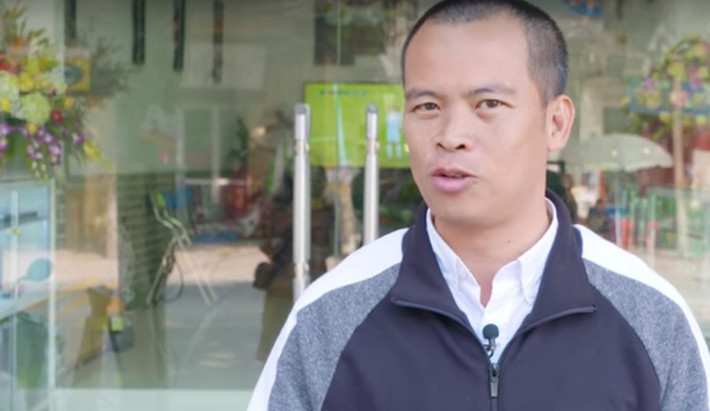 Xây theo dạng nhà phố phổ biến ở Hà Nội, có cửa ra vào bằng kính. Ảnh: Nhadeptv.