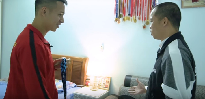 Đây là không gian phòng ngủ của Hùng Dũng trước khi lấy vợ. Ảnh: Nhadeptv.