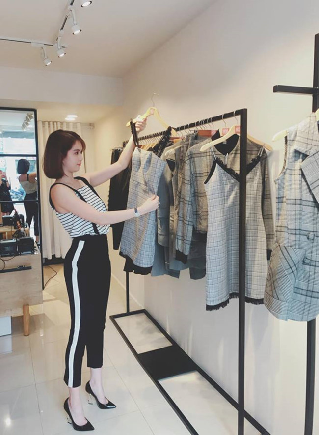 Bên cạnh hoạt động nghệ thuật, Ngọc Trinh lấn sân sang kinh doanh. Cô mở spa, cửa hàng thời trang...và mang về nguồn thu nhập ổn định. Ảnh: FBNV.