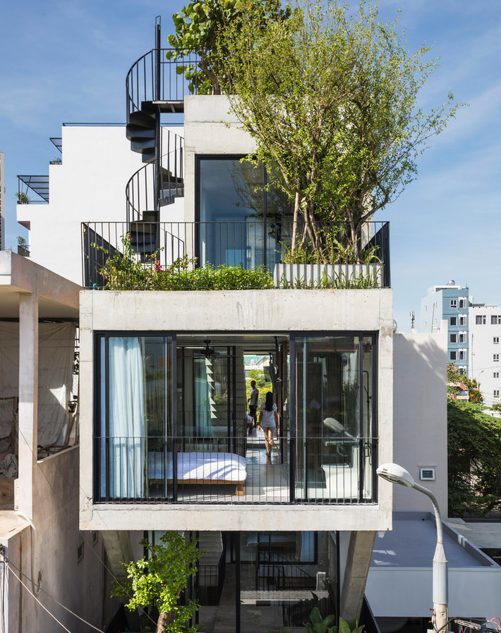 Xuất hiện ấn tượng trên tạp chí Archdaily, Concrete House là ngôi nhà 4 tầng tọa lạc vị trí gần khu biển Sơn Trà (Đà Nẵng).