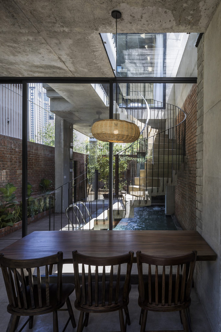 Khoảng giếng trời lấy sáng và thông gió.