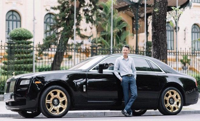 Đáng chú ý, anh cũng sở hữu một chiếc Rolls Royce trong bộ sưu tập của mình.