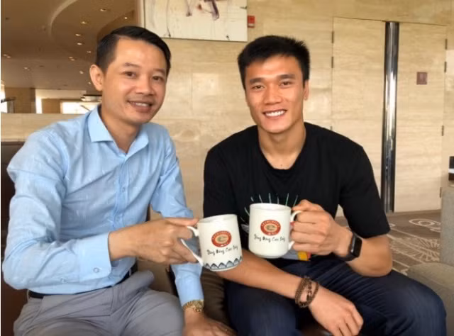 Đại gia tặng siêu xe cho Bùi Tiến Dũng là doanh nhân Phạm Hữu Tuấn – Chủ tịch Công ty CP Goldway Quốc tế.