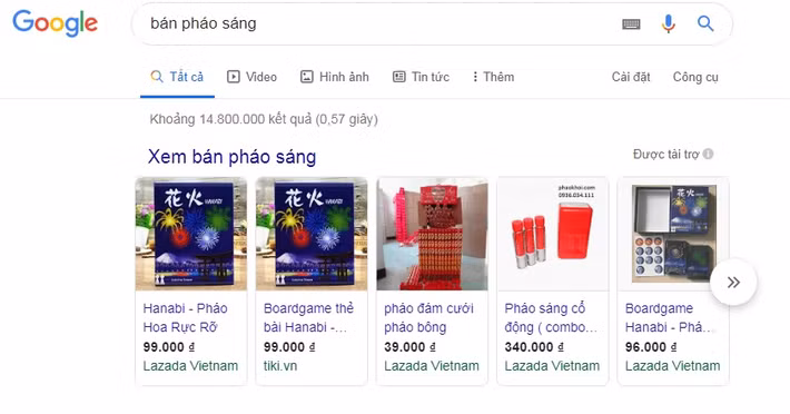 Thực tế, không khó để mua các loại pháo sáng. Trên các trang thương mại điện tử như Tiki, Shopee, Lazada...các loại pháo phổ biến như pháo sáng đuốc, pháo hoa... Ảnh chụp màn hình.