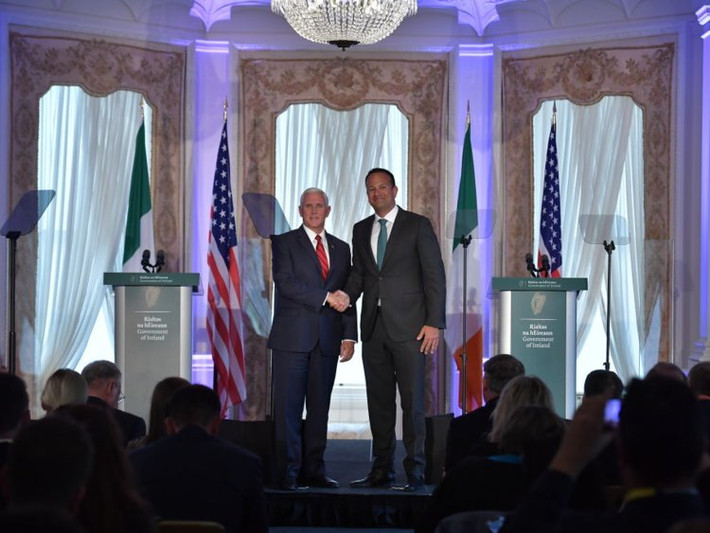 Ngày 2/9 vừa qua, chuyến viếng thăm của Phó Tổng thống Mỹ Mike Pence đến khu resort đánh golf ở Ireland của Tổng thống Donald Trump nhận vô số chỉ trích từ dư luận.