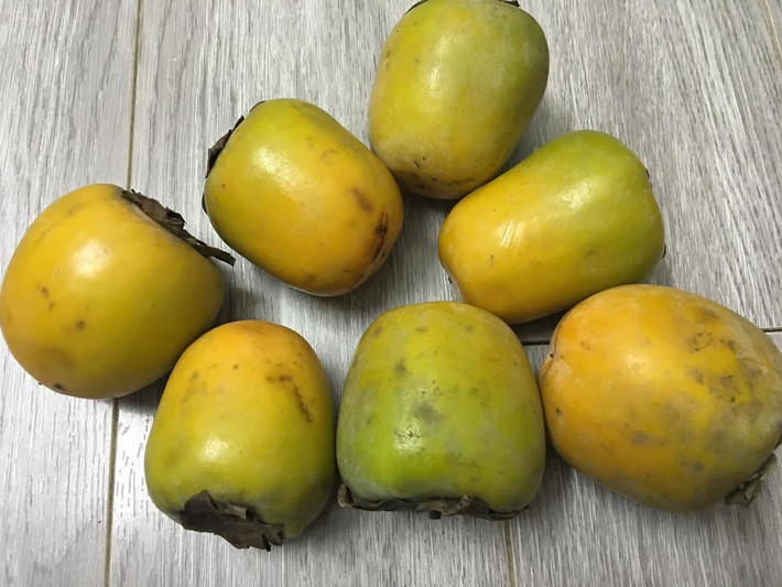 Loại thứ hai là hồng giòn quả tròn. Quả to đều, bóng đẹp. Dù vận chuyển xa vẫn rất bắt mắt, không hề có thâm nám. Ảnh: Vietnamnet.