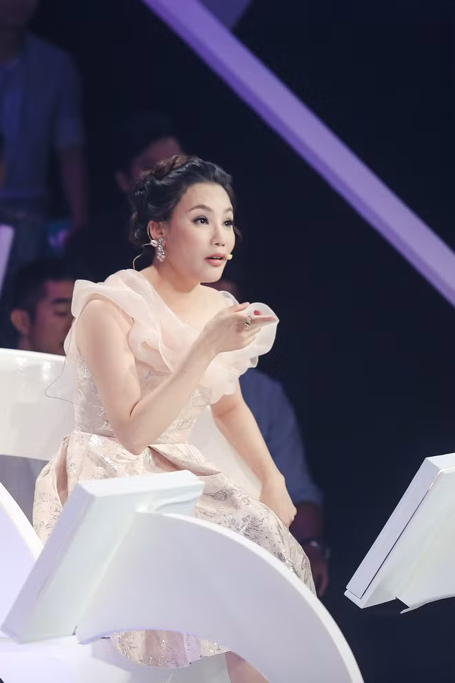 Thậm chí, từng có tin đồn nữ ca sĩ được nhà sản xuất chi hơn 1 tỷ đồng để ngồi vị trí "ghế nóng". Ảnh: 2sao