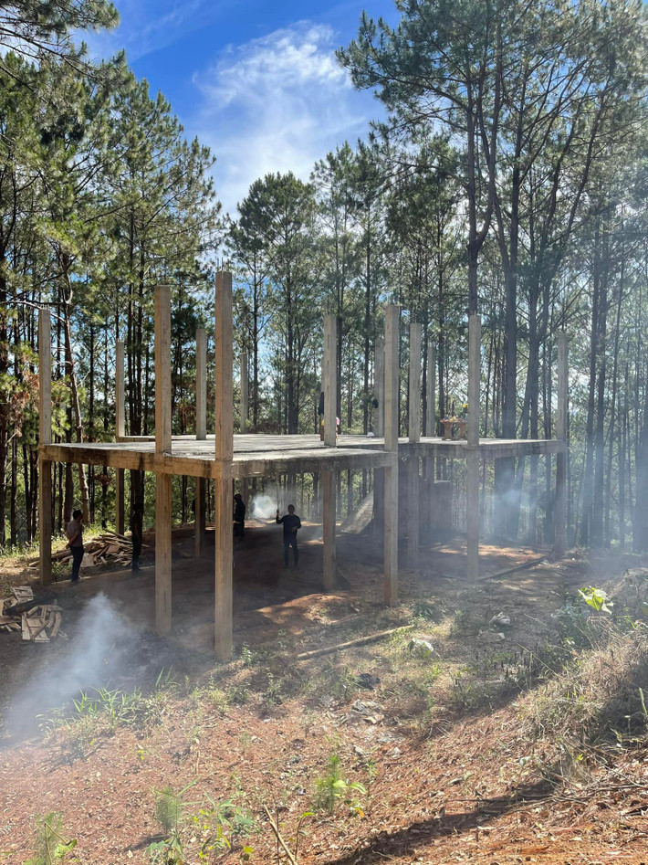 Trong khi đang xây biệt thự 400 tỷ, đại gia quận 7 còn xây một biệt thự khác để tặng bố mẹ và bây giờ là một căn biệt thự ở đồi thông.