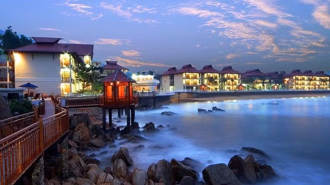 Trong số đó có khu resort 4 sao Hoàng Gia do Công ty CP du lịch Hoàng Anh Đất Xanh Quy Nhơn sở hữu. Ảnh: Viettimes.