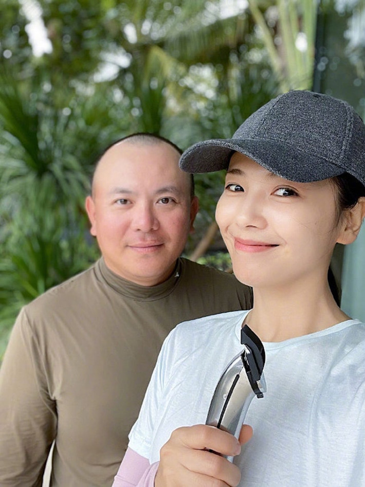 Thế nhưng, năm 2008-2009, khủng hoảng kinh tế toàn cầu bùng nổ, việc kinh doanh của Vương Kha bị ảnh hưởng nặng nề. Năm 2010, Vương Kha chính thức đệ đơn phá sản với số tiền nợ khổng lồ.