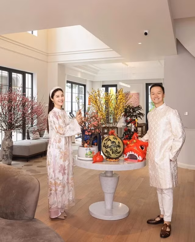 Không gian biệt thự của vợ chồng Diễm My 9X trong dịp Tết vừa qua. Ảnh chụp màn hình