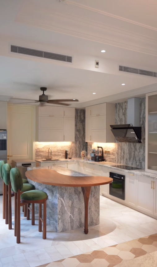 Diễm My 9X cho biết cô siêng nấu nướng hơn kể từ khi dọn về nhà mới. Ảnh chụp màn hình