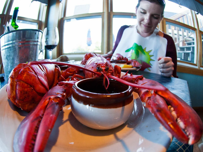 Từ đó, giá của tôm hùm ngày một tăng đồng thời trở thành một món ăn ngon gắn liền với cuộc sống của tầng lớp giàu có.