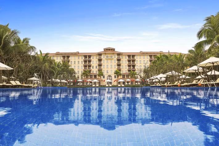 Các resort ở Ngũ Hành Sơn (Đà Nẵng) được nhiều du khách lựa chọn cảnh sắc thiên nhiên tuyệt đẹp, thiết kế độc đáo cùng tiện ích hiện đại. Trong đó, phải kể đến Vinpearl Da Nang Resort &amp; Villas (Phường Hoà Hải, Ngũ Hành Sơn, Đà Nẵng). Ảnh: Dulich24.