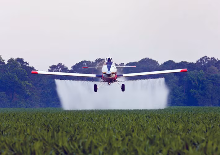 Với thể tích bình nhiên liệu 863 lít, Thrush 510P có thể hoạt động liên tục trong 5 tiếng. Ảnh: Aerocontact.