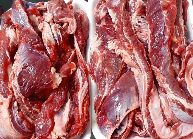 Chị Oanh (Thanh Trì, Hà Nội) cho biết, thấy giới thiệu là thịt bò Úc nhập khẩu, giá lại rẻ nên mua thử xem có ngon hơn hàng nội không.