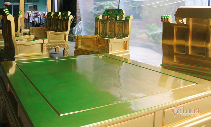 Hơn thế, đội thợ còn phải làm việc trong vòng 1 tháng. Ảnh: Vietnamnet.