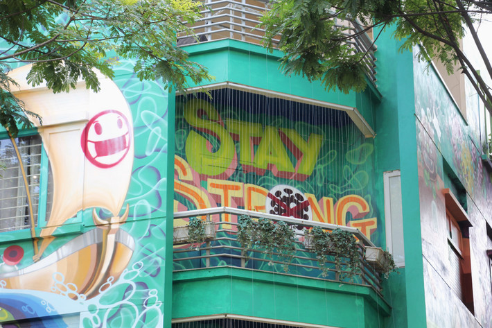 Qua thông điệp “Stay strong – Let’s stay home”, tác phẩm nghệ thuật cổ động toàn dân thực hiện tốt công tác giãn cách xã hội, cùng nhau đẩy lùi dịch Covid...