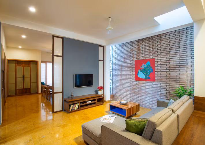 Giếng trở ở tầng 2 cho ánh sáng tràn vào từ trên cao.