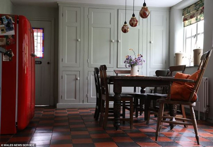 Việc níu giữ nét cổ điển, lãng mạn của căn nhà đã khiến Jane tốn tới 22 năm để hoàn thiện.