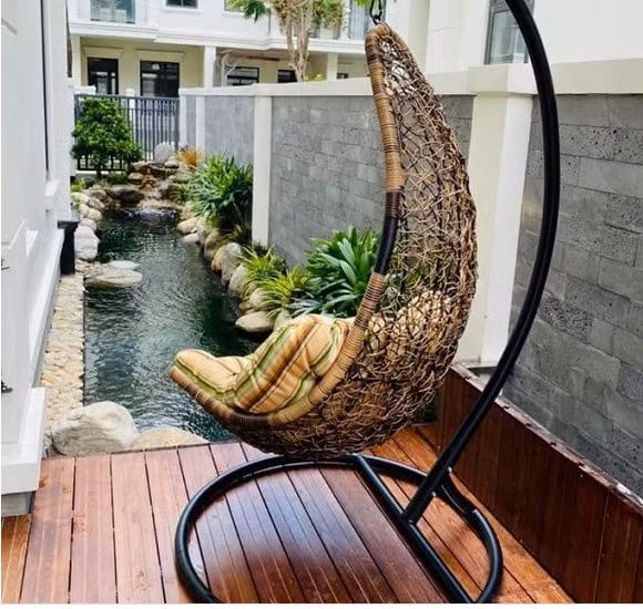 Qua hình ảnh có thể thấy, ngôi nhà mới của MC Vân Hugo thoáng mát và có nhiều cây xanh.