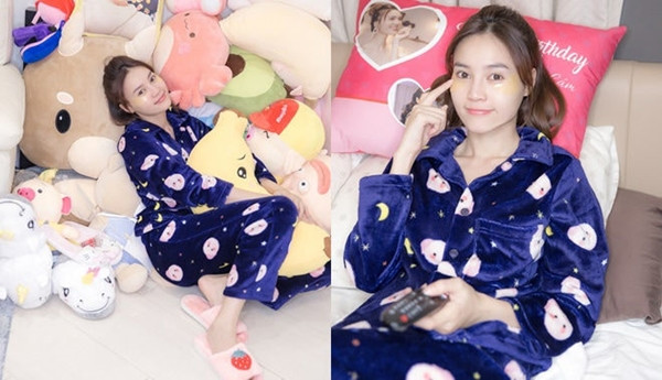 Phòng ngủ cũng là nơi chứa đựng rất nhiều món quà đáng yêu từ fan hâm mộ.