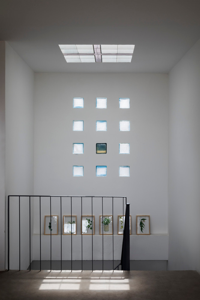 Kiến trúc sư đặt mục tiêu xây căn nhà với 3 giá trị chính: yên tĩnh, hài hòa với bối cảnh khu phố và kết nối chặt chẽ hơn giữa con người và thiên nhiên.