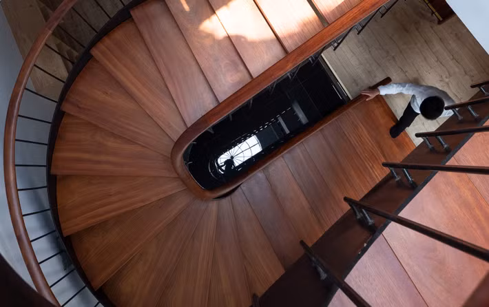 Hệ thống cầu thang xoắn đẹp mắt. Nguồn ảnh: Trieu Chien.