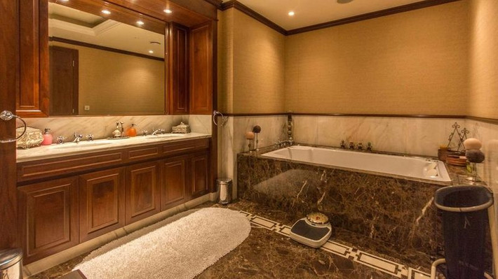 Mỗi phòng ngủ đều có một phòng tắm sang trọng riêng.