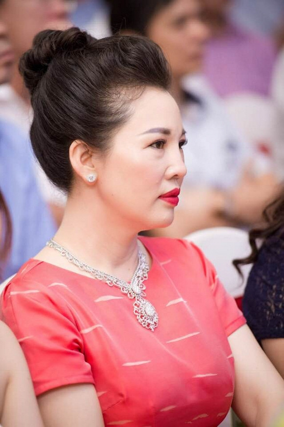 Bà Kim Dung và chồng là những người thuộc tầng lớp thương gia giàu có nức tiếng ở Nam Định. Bởi thế, không có gì khó hiểu khi bà chủ lâu đài 7 tầng rất sắc sảo và quyền lực. Ảnh: Tổ quốc.
