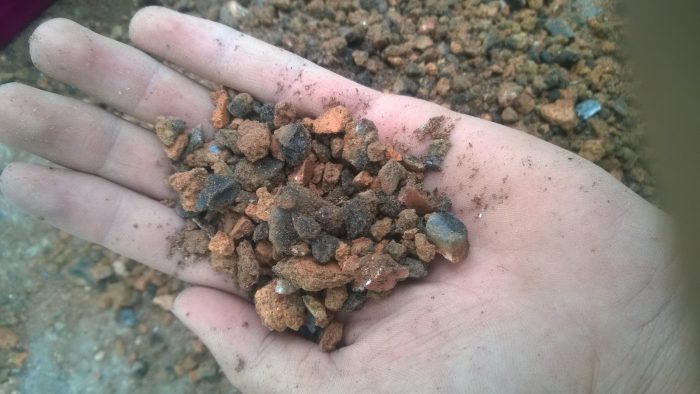 Do đó, với mức giá 30.000 đồng/kg xỉ than tổ ong đã qua xử lý, thì tính ra mua vẫn tiện hơn nhiều.