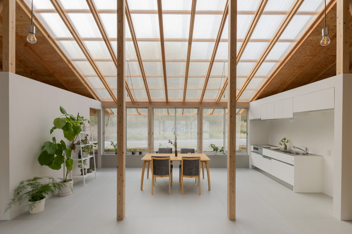 Hai cột lớn góp phần tăng cảm giác an toàn cho không gian rộng rãi.