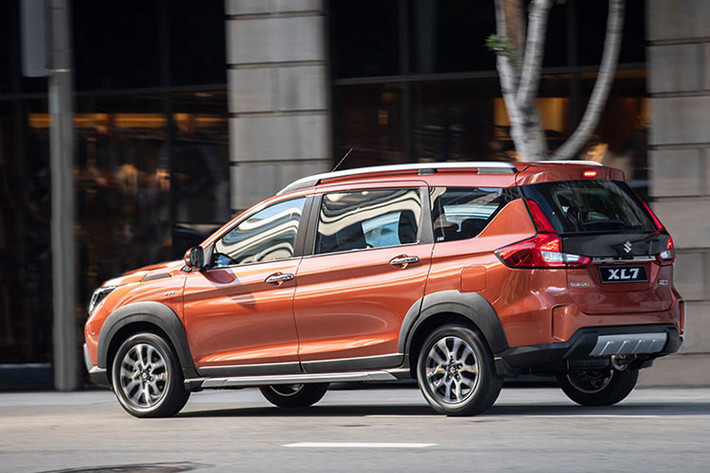 Tổng ưu đãi cao nhất lên tới 55 triệu đồng, mức giảm này kéo giá xe Suzuki XL7 về mức 535 triệu đồng, rẻ hơn rất nhiều so với giá niêm yết 590 triệu đồng tại website của hãng. Sau khi trừ ưu đãi, Suzuki XL7 đang có lợi thế cạnh tranh với "đối thủ" Xpander bởi rẻ hơn tới 100 triệu đồng - mẫu xe được đánh giá bán chạy nhất trong phân khúc.
