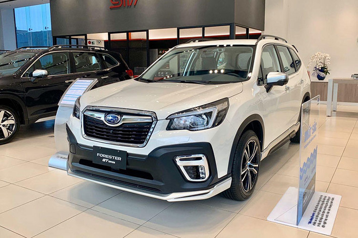 Tháng 10/2021, tất cả phiên bản Subaru Forester giảm giá dưới hình thức hỗ trợ 100% lệ phí trước bạ tương đương 144 - 229 triệu đồng, đi kèm quà tặng phụ kiện (không có giá trị quy đổi thành tiền mặt). Ngoài ra, khách mua Subaru Forester i-S được tặng màn hình trung tâm hỗ trợ Apple CarPlay/Android Auto và camera 360 độ.