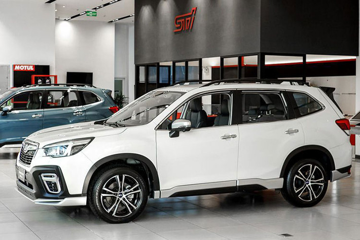 Trong khi đó, phiên bản Forester i-S EyeSight có thêm màn hình, gập gương tự động và khóa cửa thông minh. Sau giảm giá, giá xe Subaru Forester còn từ 899 triệu - 1,144 tỷ đồng giúp mẫu xe dễ dàng tiếp cận với khách hàng hơn.