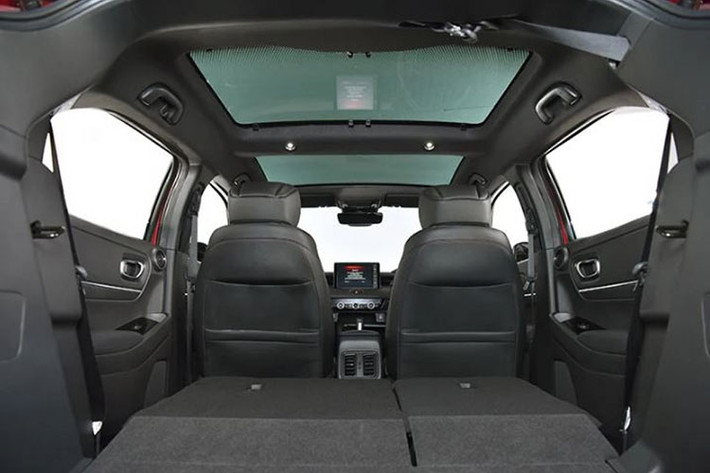 Sức mạnh được truyền tới bánh trước thông qua hộp số vô cấp CVT. Đi kèm với đó là 3 chế độ lái Normal, Eco và Sport. Honda cho biết động cơ mới giúp xe tăng tốc tốt hơn 1,5 lần so với đời cũ.