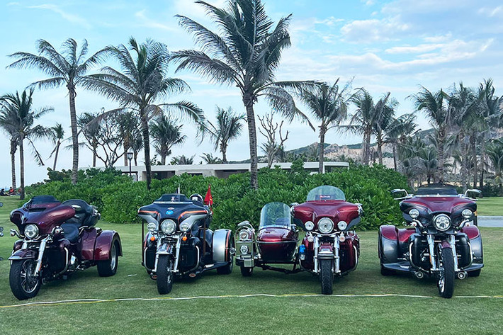 Đại hội môtô 3 miền năm nay đã tập hợp được rất nhiều những mẫu xe môtô khủng, độc của nhiều thương hiệu đình đám trên thế giới như; Ducati, Harley-Davidson, Triumph, BMW, Honda, Yamaha,… Đặc biệt nhất vẫn là dàn xế độc "hàng hiếm" được độ với đa dạng phong cách được các bikers mang đến trưng bày. 